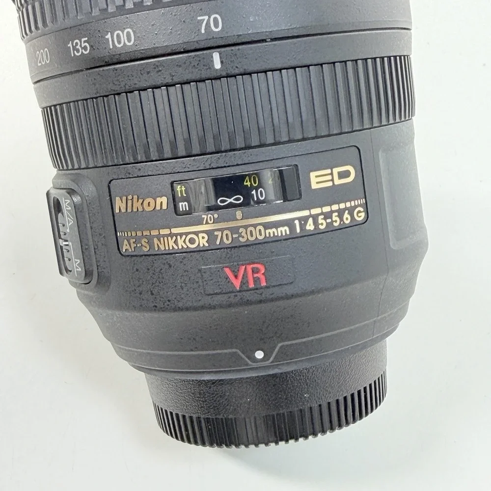 Nikon Nikkor AF-S 70-300mm f4.5-5.6 G ED VR Lens w/ Caps Case Filter Hood [Mint]